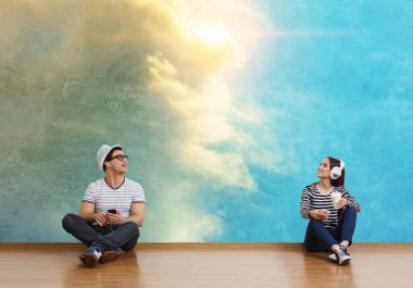 Gençler müzik dinle. Karışık teknik