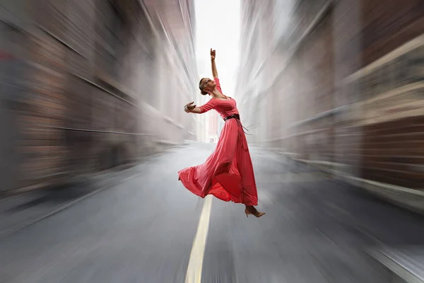 Tanec je její vášeň. Kombinovaná technika — Stock fotografie