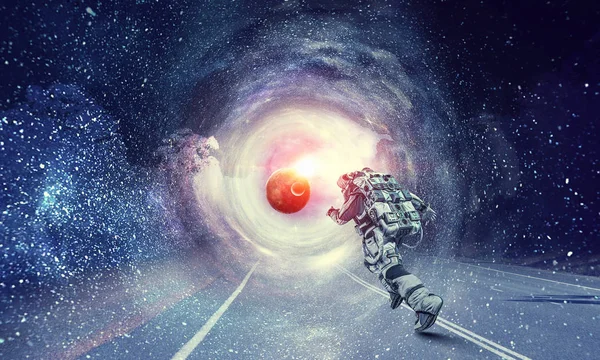 Futó űrhajós és a galaxy. Vegyes technika — Stock Fotó