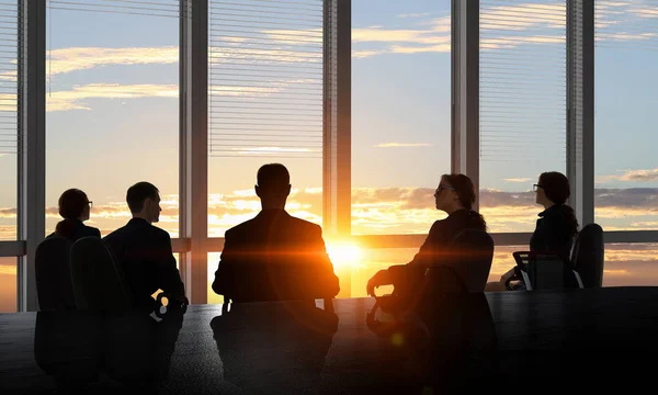 Concepto de trabajo en equipo empresarial. Medios mixtos — Foto de Stock