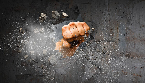 Рука пробивает стену. Смешанные медиа

