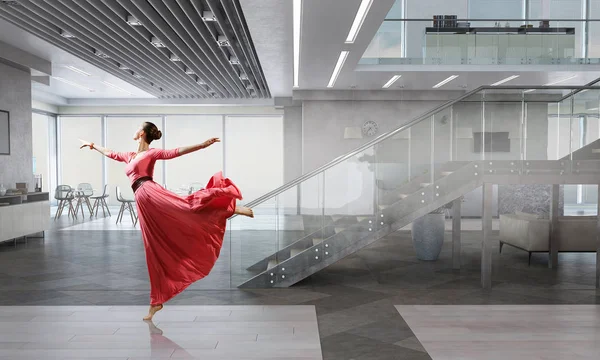 Dans är hennes passion. Mixed media — Stockfoto