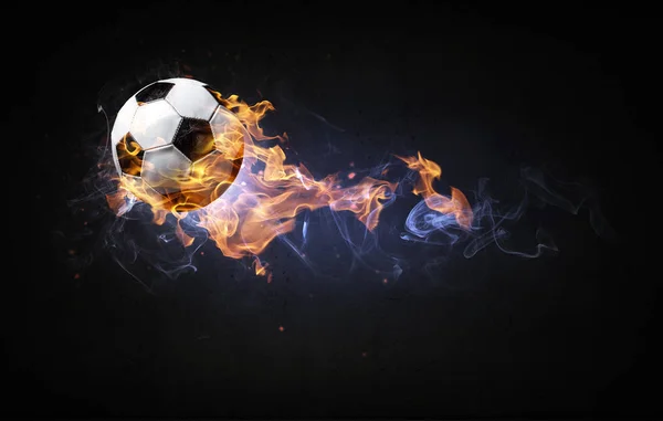 Fußball in Flammen — Stockfoto