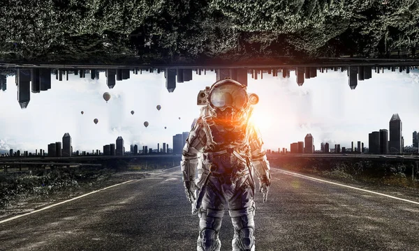 Astronaut und seine Mission. Gemischte Medien — Stockfoto