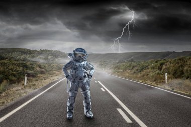 Astronot görevde. Karışık teknik