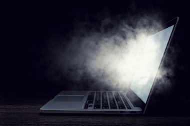 Dizüstü sorunu veya sonu. Karışık teknik