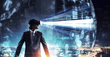 Sanal gerçeklik yaşıyor. Karışık teknik