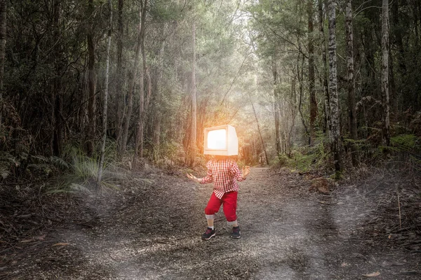 Des enfants accros à la télé. Techniques mixtes — Photo