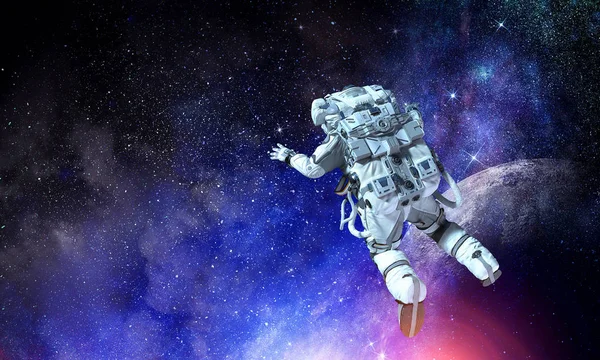 Astronot pada misi ruang angkasa. Campuran media — Stok Foto