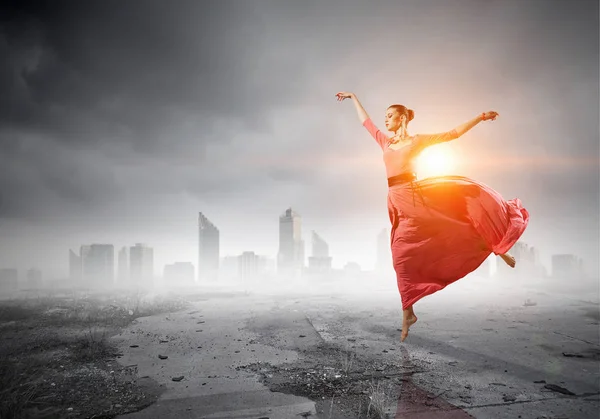 Tanec je její vášeň — Stock fotografie