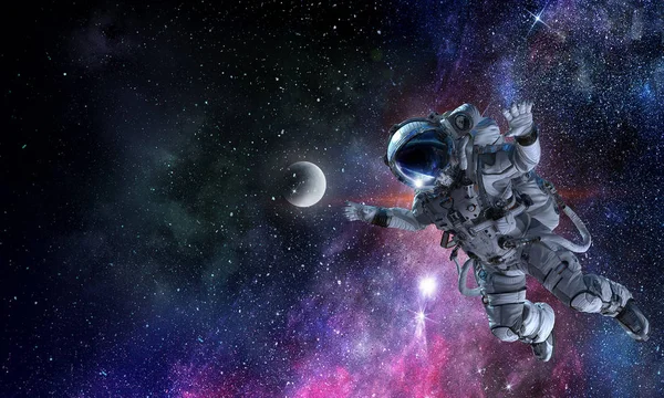 Astronot uzay görevi üzerinde. Karışık teknik