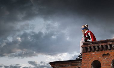 Küçük süper kahraman. Karışık teknik