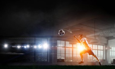 Her zaman oyun yerde. Karışık teknik