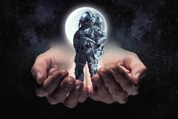 Astronot onun görev. Karışık teknik