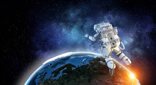 Astronaut auf Weltraummission. Gemischte Medien — Stockfoto