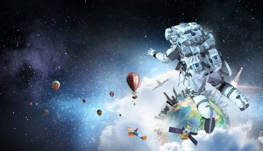 Astronot uzay görevi üzerinde. Karışık teknik