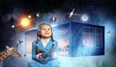 Video oyunu oynayan kız. Karışık teknik