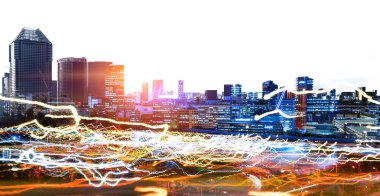 Gece parlayan cityscape