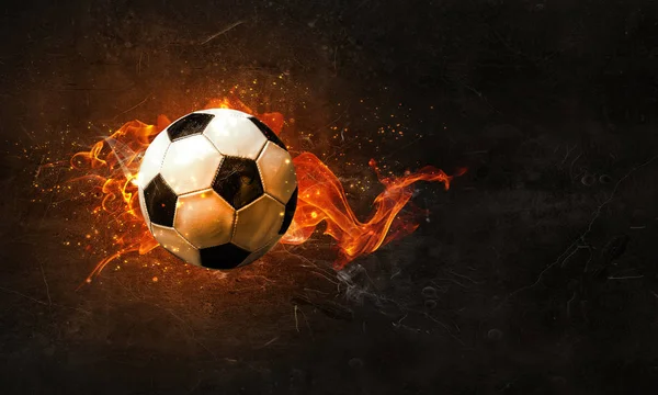 Fotboll i brand — Stockfoto