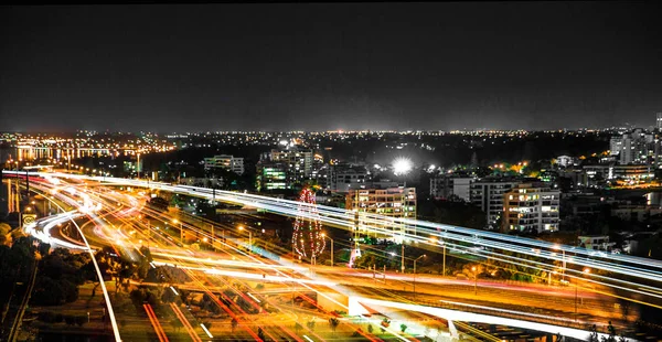 Gece parlayan cityscape — Stok fotoğraf