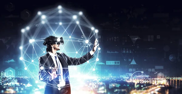 Sperimentare la realtà virtuale. Mezzi misti — Foto Stock