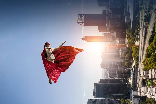 Super vrouw in lucht — Stockfoto