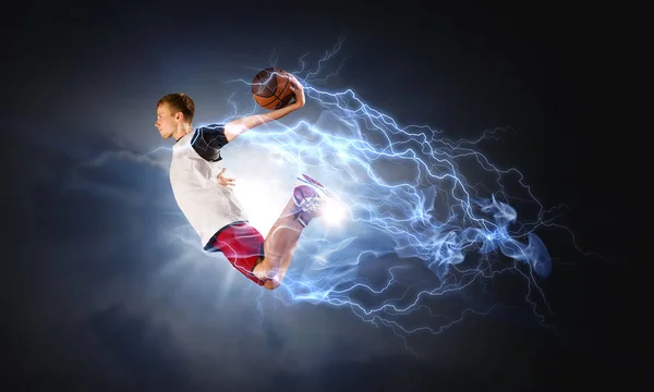 Jogador de basquete em fogo — Fotografia de Stock