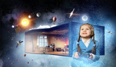 Video oyunu oynayan kız. Karışık teknik