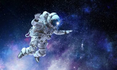 Astronot uzay görevi üzerinde. Karışık teknik