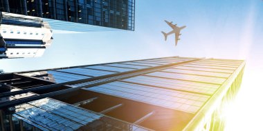 Uçak iş şehir üzerinde