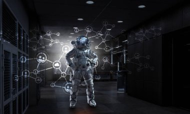 Astronot ve görevini. Karışık teknik