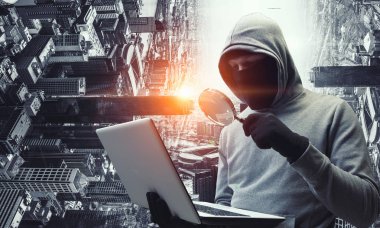 Hacker adam bilgi çalmak