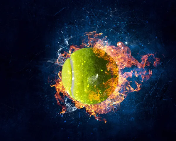 Tennisbal in brand — Stockfoto