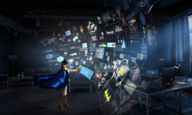 Süper kadın gökyüzünde. Karışık teknik