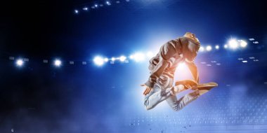 Dans tutkusu var. Karışık teknik