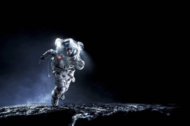 Hızlı çalışan uzay adamı. Karışık teknik