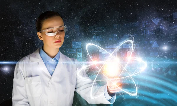 Tecnologías innovadoras en ciencia y medicina. Medios mixtos — Foto de Stock