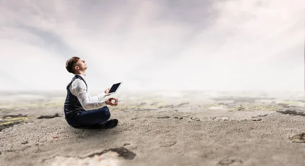 Joven Empresario Levitando Posición Yoga Medios Mixtos — Foto de Stock