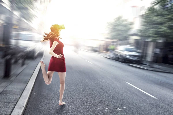 Virtuelle Technologiewelt erleben. Gemischte Medien — Stockfoto