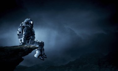 Astronot uzay giysisi içinde. Karışık teknik