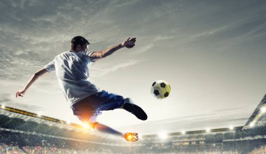 Stadyum, futbol oyuncusu. Karışık teknik
