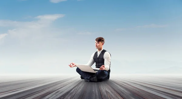 Empresário Sentado Lótus Posar Meditando Relaxante — Fotografia de Stock