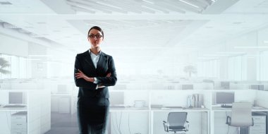 Açık plan ofisleri. Karışık teknik