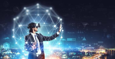 Etkileyici sanal gerçeklik yaşıyor. Karışık teknik