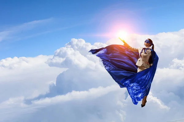 Super femme dans le ciel — Photo