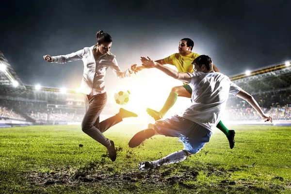 Takım oyunları oynamak. Karışık teknik