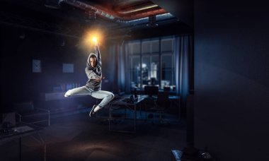 Dans tutkusu var. Karışık teknik