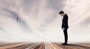 Genç adam MIME. Karışık teknik