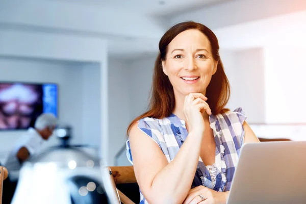 Mature beautiful woman working on her laptop — Stock Photo, Image