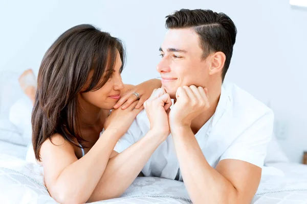 Young couple in the bed — Stock Photo, Image